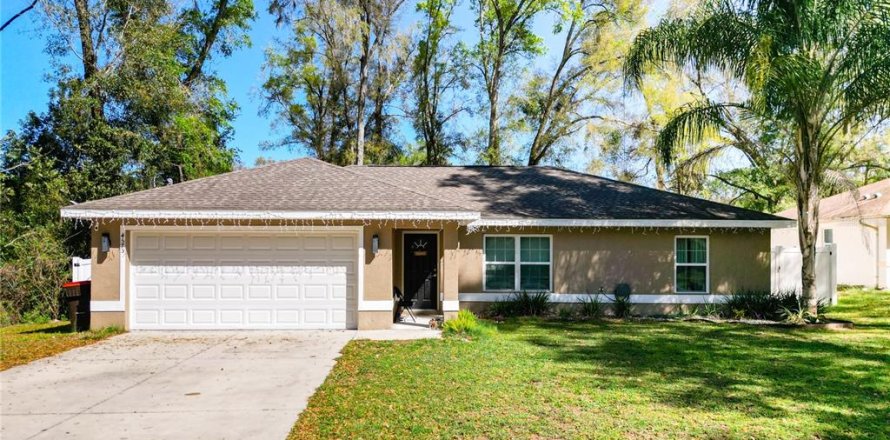 House in Summerfield, Florida 3 bedrooms, 127 sq.m. № 1895176