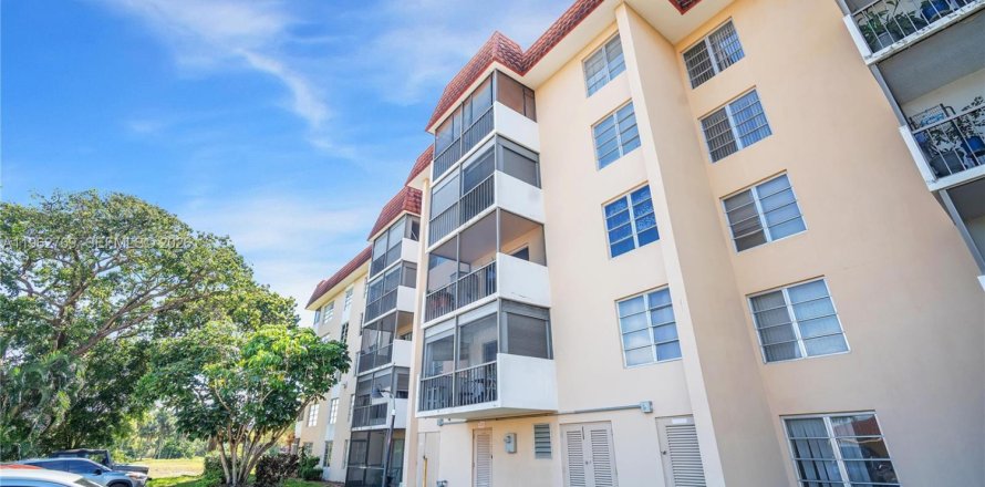 Кондоминиум с 2 спальнями в Лодерхилл, Флорида № 2025751