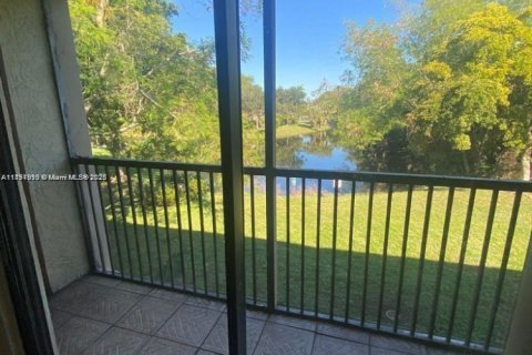 Copropriété à louer à Coral Springs, Floride: 2 chambres, 74.32 m2 № 1949698 - photo 2