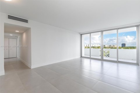 Condo in Bay Harbor Islands, Florida, 2 bedrooms № 1995684 - photo 5