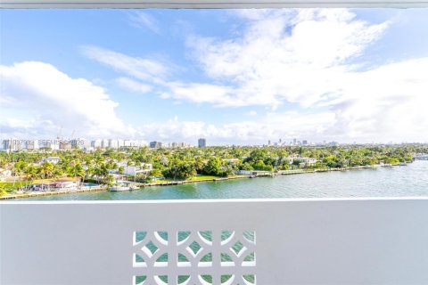 Condo in Bay Harbor Islands, Florida, 2 bedrooms  № 1995684
