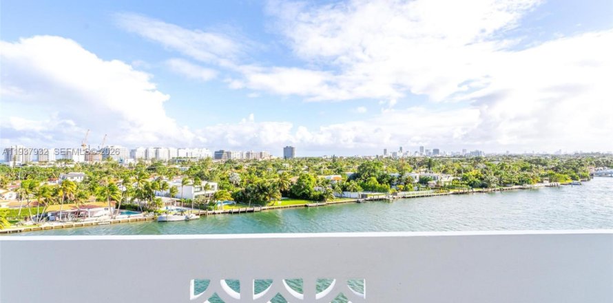 Condo in Bay Harbor Islands, Florida, 2 bedrooms № 1995684