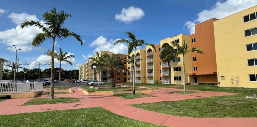 Condo à Hialeah, Floride, 2 chambres № 1798819