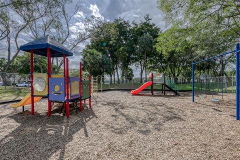 Condo in Pompano Beach, Florida, 2 bedrooms  № 1995140 - photo 20