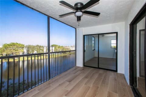 Condo in Pompano Beach, Florida, 2 bedrooms  № 1995140 - photo 7