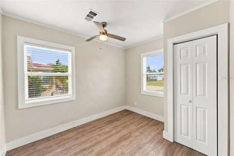 House in Madeira Beach, Florida 3 bedrooms, 102.47 sq.m. № 2400302 - photo 23