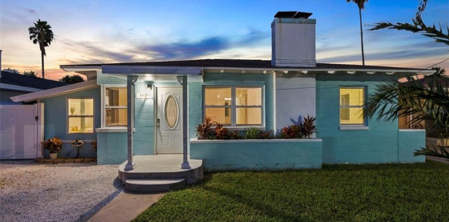 House in Madeira Beach, Florida 3 bedrooms, 102.47 sq.m. № 2400302