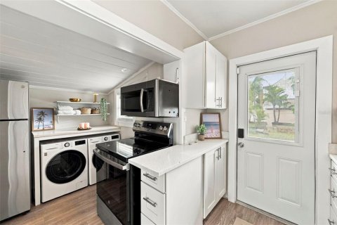 House in Madeira Beach, Florida 3 bedrooms, 102.47 sq.m. № 2400302 - photo 18