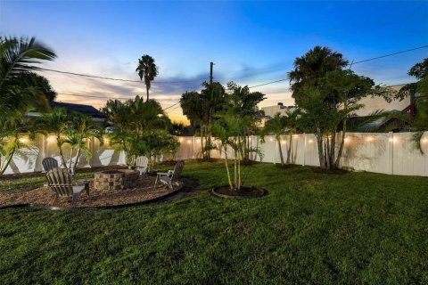 House in Madeira Beach, Florida 3 bedrooms, 102.47 sq.m. № 2400302 - photo 7