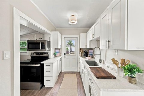 House in Madeira Beach, Florida 3 bedrooms, 102.47 sq.m. № 2400302 - photo 15