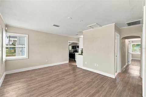 House in Madeira Beach, Florida 3 bedrooms, 102.47 sq.m. № 2400302 - photo 12