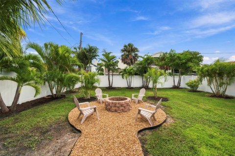 House in Madeira Beach, Florida 3 bedrooms, 102.47 sq.m. № 2400302 - photo 9