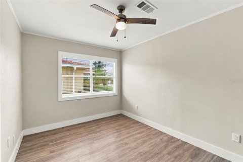 House in Madeira Beach, Florida 3 bedrooms, 102.47 sq.m. № 2400302 - photo 28