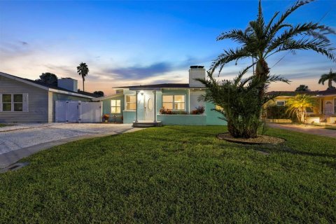 House in Madeira Beach, Florida 3 bedrooms, 102.47 sq.m. № 2400302 - photo 3