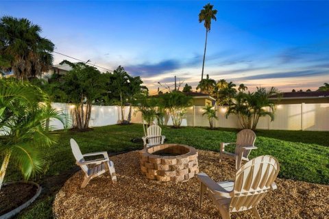 House in Madeira Beach, Florida 3 bedrooms, 102.47 sq.m. № 2400302 - photo 6