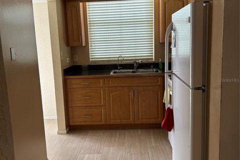 Condo in Brandon, Florida, 2 bedrooms № 2214461 - photo 5
