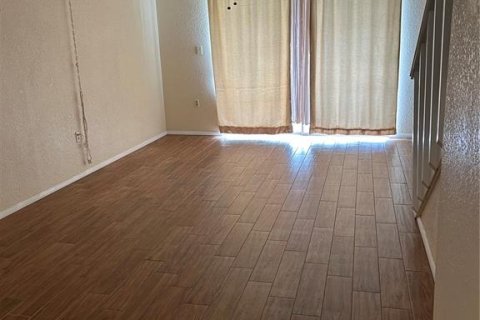 Condo in Brandon, Florida, 2 bedrooms № 2214461 - photo 9
