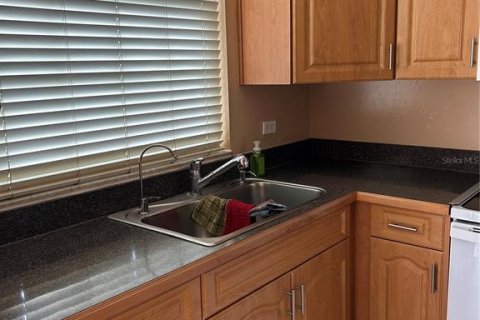 Condo in Brandon, Florida, 2 bedrooms № 2214461 - photo 6