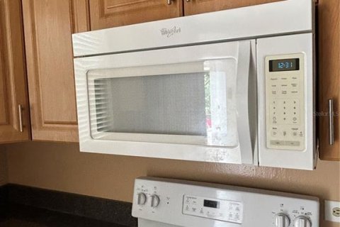 Condo in Brandon, Florida, 2 bedrooms № 2214461 - photo 7
