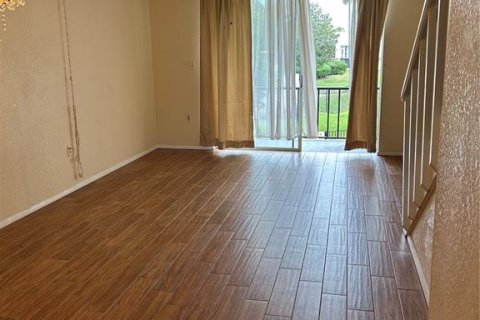 Condo in Brandon, Florida, 2 bedrooms № 2214461 - photo 8