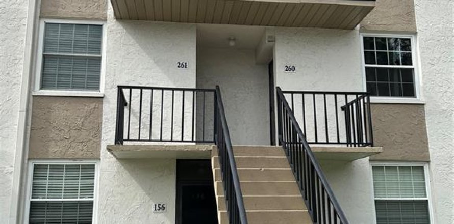 Condo in Brandon, Florida, 2 bedrooms № 2214461