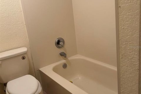 Condo in Brandon, Florida, 2 bedrooms № 2214461 - photo 15