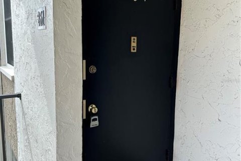 Condo in Brandon, Florida, 2 bedrooms № 2214461 - photo 3
