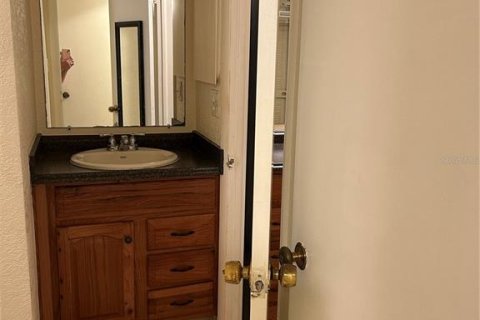 Condo in Brandon, Florida, 2 bedrooms № 2214461 - photo 17