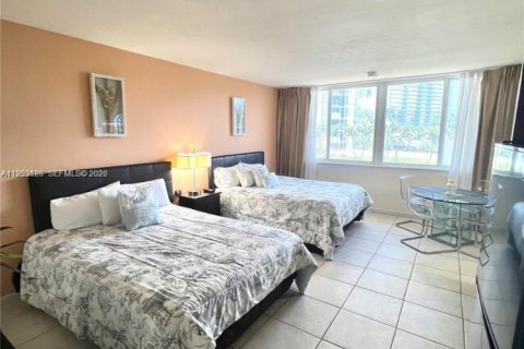 Condo in Sunny Isles Beach, Florida  № 2090250 - photo 4