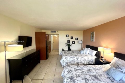 Condo in Sunny Isles Beach, Florida  № 2090250 - photo 7