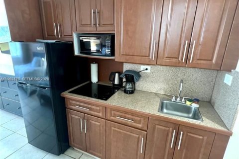 Condo in Sunny Isles Beach, Florida  № 2090250 - photo 14