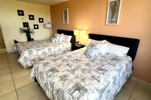 Condo in Sunny Isles Beach, Florida  № 2090250 - photo 6