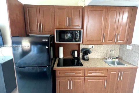 Condo in Sunny Isles Beach, Florida  № 2090250 - photo 15