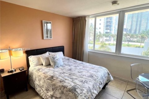 Condo in Sunny Isles Beach, Florida  № 2090250 - photo 5