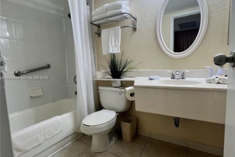 Condo in Sunny Isles Beach, Florida  № 2090250 - photo 17