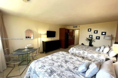 Studio in the Condo in Sunny Isles Beach, Florida № 2090250