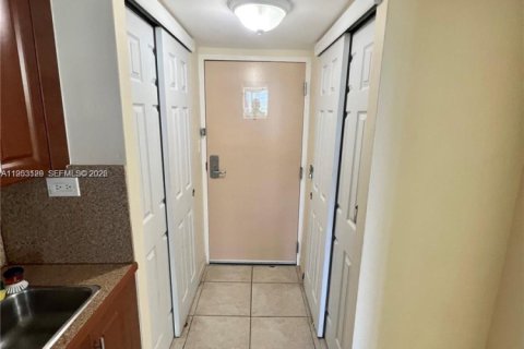 Condo in Sunny Isles Beach, Florida  № 2090250 - photo 18