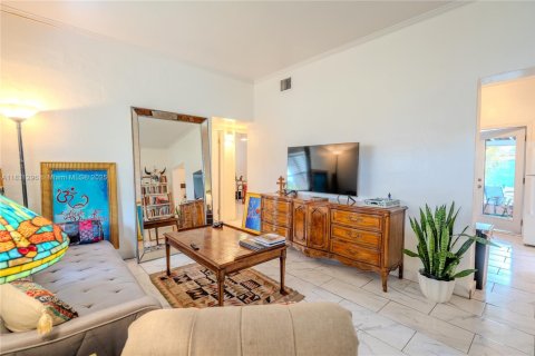 House in Miami, Florida 3 bedrooms, 93.65 sq.m. № 1809548 - photo 2