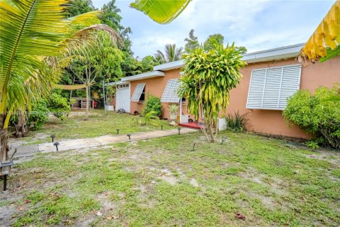 House in Miami, Florida 3 bedrooms, 93.65 sq.m. № 1809548 - photo 30