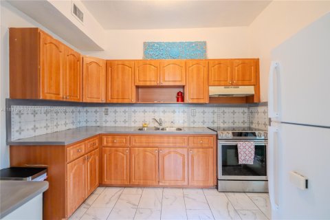 House in Miami, Florida 3 bedrooms, 93.65 sq.m. № 1809548 - photo 19