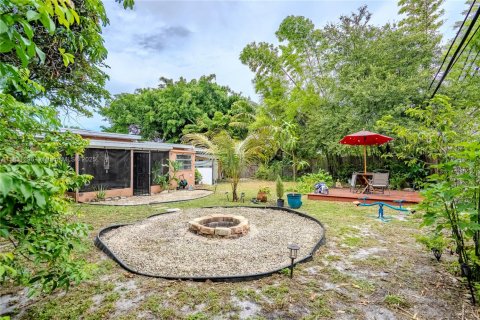 House in Miami, Florida 3 bedrooms, 93.65 sq.m. № 1809548 - photo 1