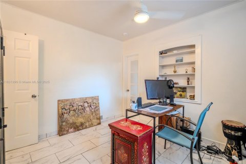 House in Miami, Florida 3 bedrooms, 93.65 sq.m. № 1809548 - photo 15
