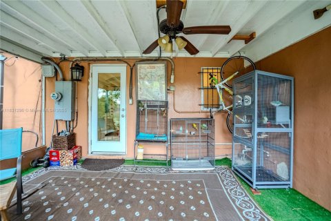 House in Miami, Florida 3 bedrooms, 93.65 sq.m. № 1809548 - photo 25