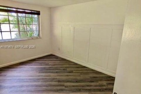 Condo in Miami, Florida, 2 bedrooms  № 2036060 - photo 6