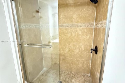 Condo in Miami, Florida, 2 bedrooms  № 2036060 - photo 11