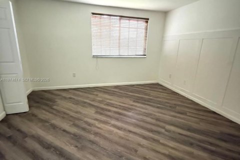 Condo in Miami, Florida, 2 bedrooms  № 2036060 - photo 14