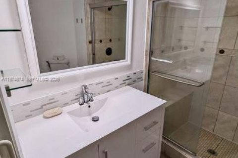 Condo in Miami, Florida, 2 bedrooms  № 2036060 - photo 4