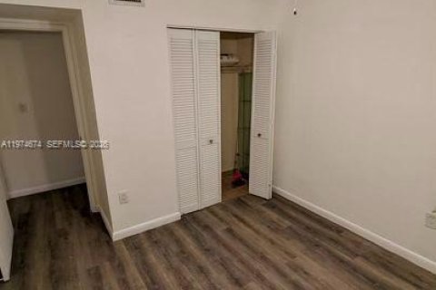 Condo in Miami, Florida, 2 bedrooms  № 2036060 - photo 8