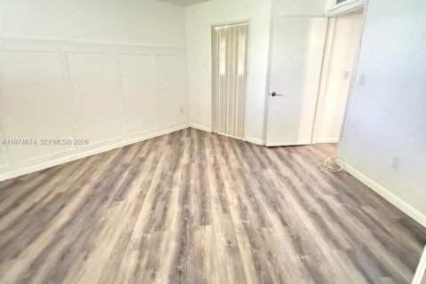 Condo in Miami, Florida, 2 bedrooms  № 2036060 - photo 19