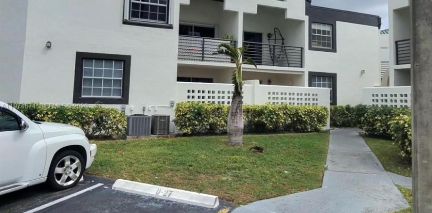 Condo in Miami, Florida, 2 bedrooms  № 2036060